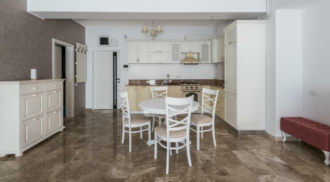 Sns Apartament In Vila Sophia Mamaia Bagian luar foto